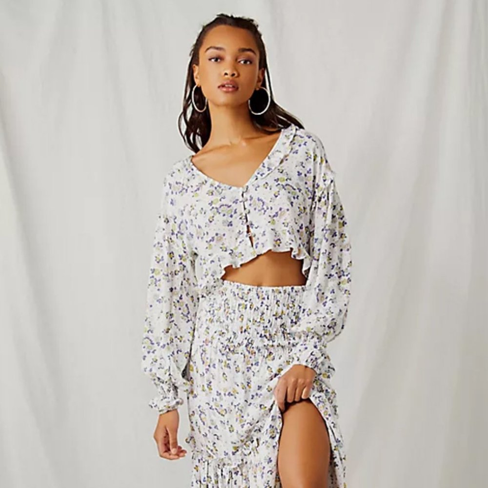 NEW Free People Secret Garden Floral Ruffle Button Front VNeck Crop Blouse Top L - Picture 5 of 12